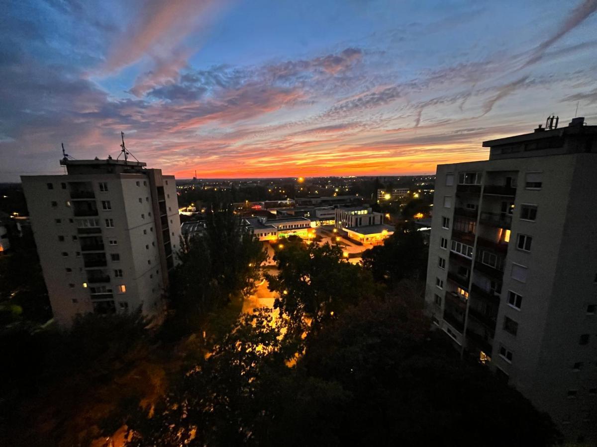 Monos Apartman Apartment Tatabanya Exterior photo